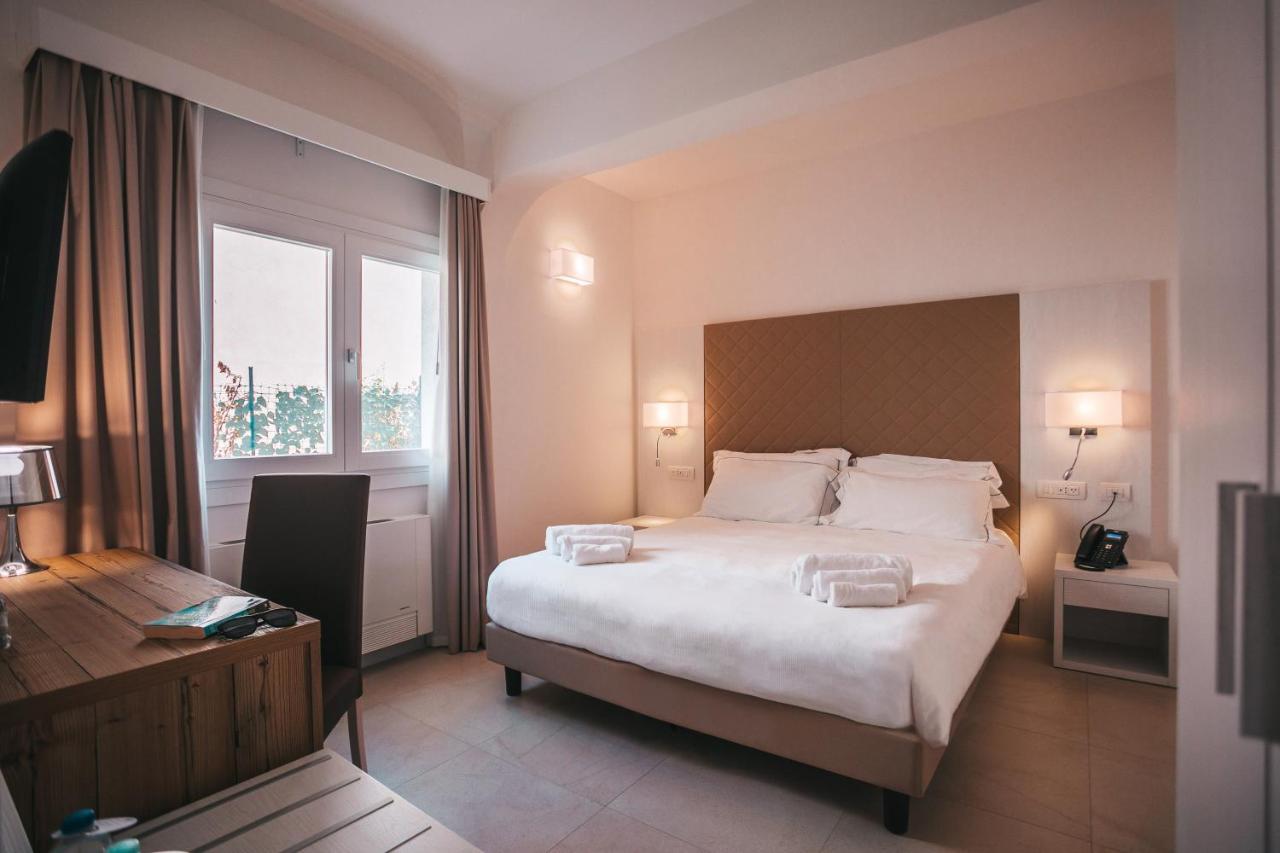 Hotel Moresco Санта Тереза Галура Екстериор снимка