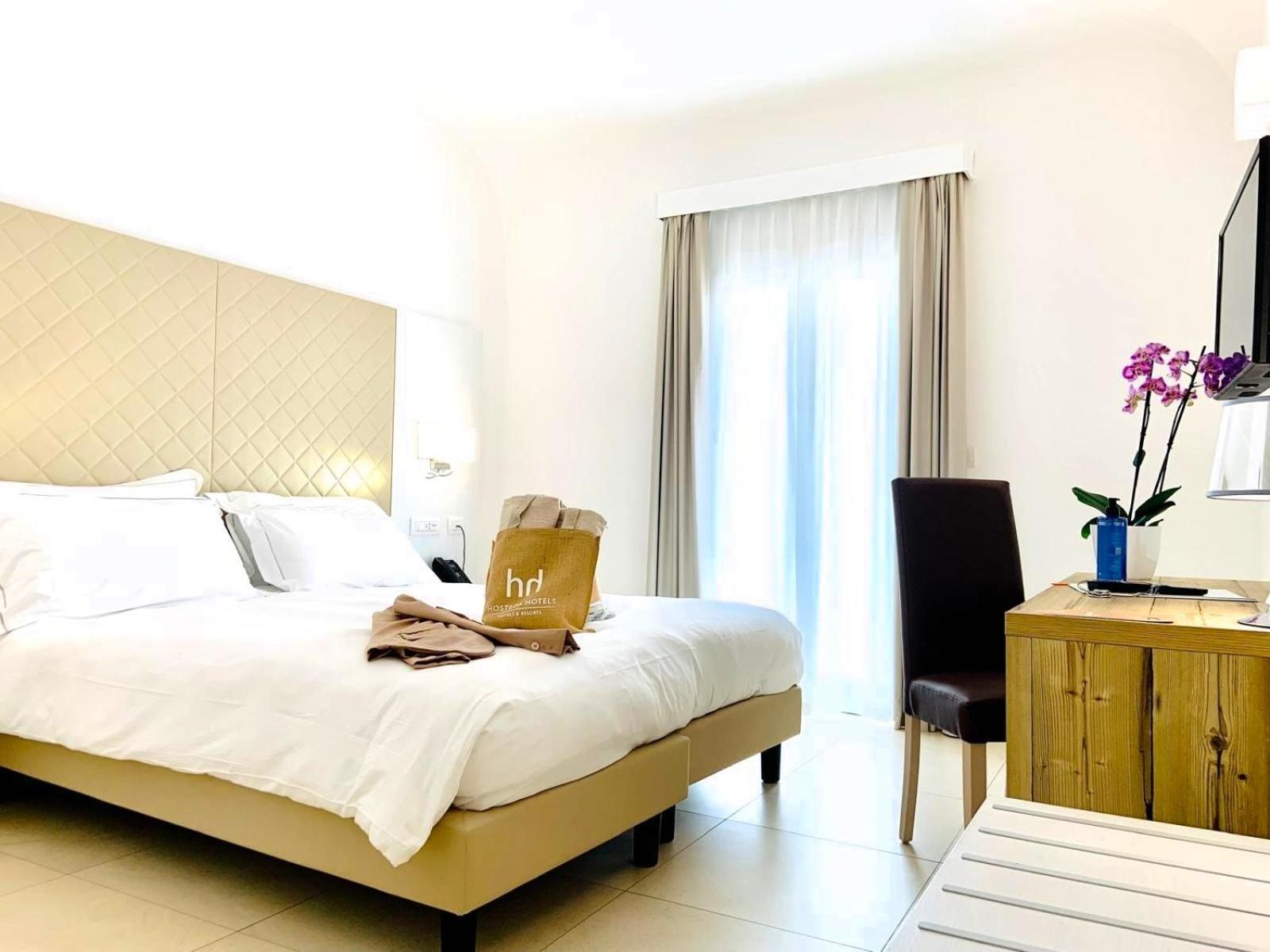 Hotel Moresco Санта Тереза Галура Екстериор снимка